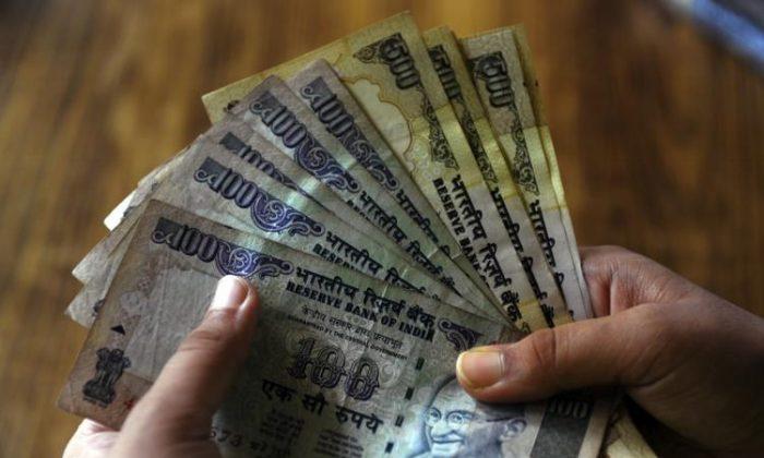 India Expands De-dollarization Push by Settling Trade With UAE in Rupees