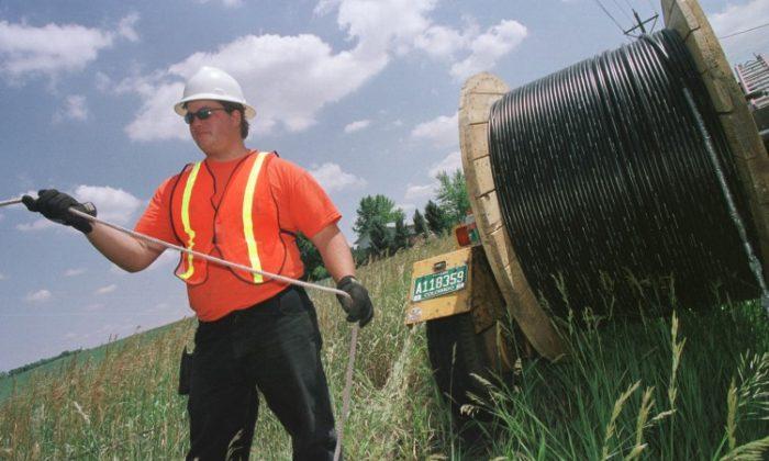 A reeltender installs fiber optic cable in regional north Georgia. (Michael Smith/Getty Images)