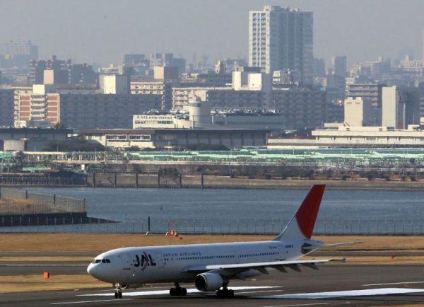 A passenger plane waiting to take off at Tokyo International Airport. The majority of Japanese airports are facing serious financial problems. ( Junko Kimura/Getty Images)