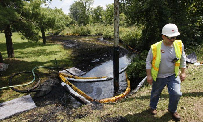 Feds Want Tougher Rules for Oil Pipelines