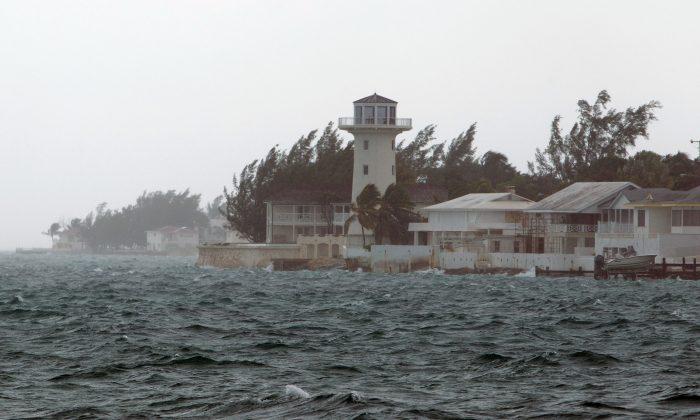 Hurricane Joaquin Batters Bahamas; Ship Missing in Storm