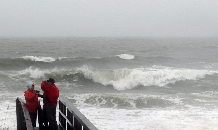 East Coast Likely to Dodge Hurricane, but Flooding Looms