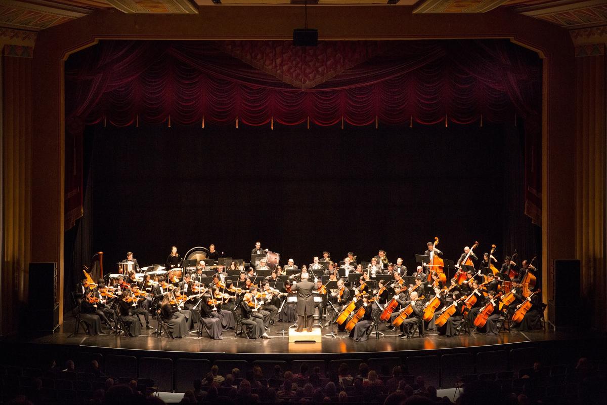 Shen Yun Symphony Orchestra Gives ‘Love From the Heart,’ Says Publisher