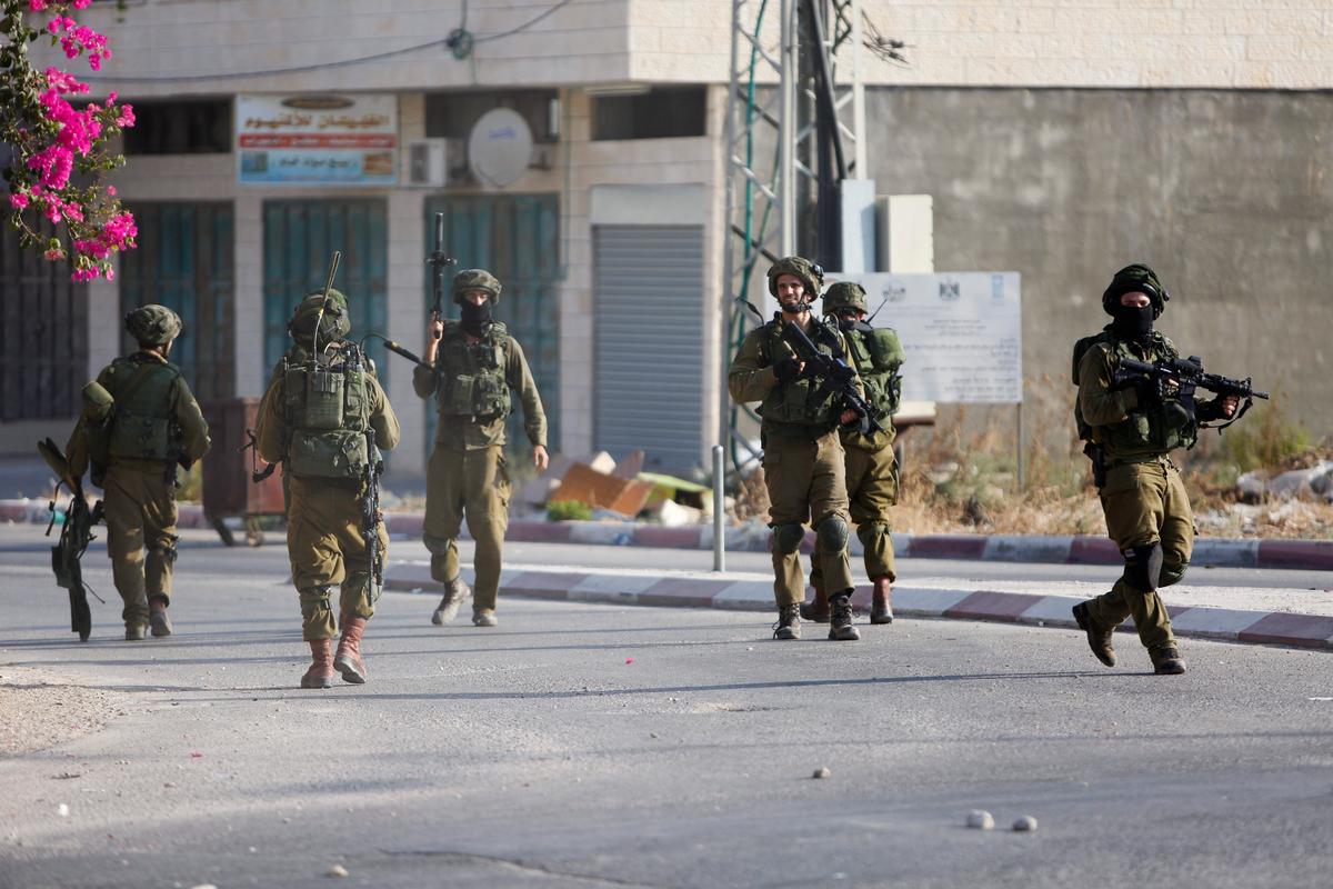 Israel Bars Palestinians From Jerusalem’s Old City