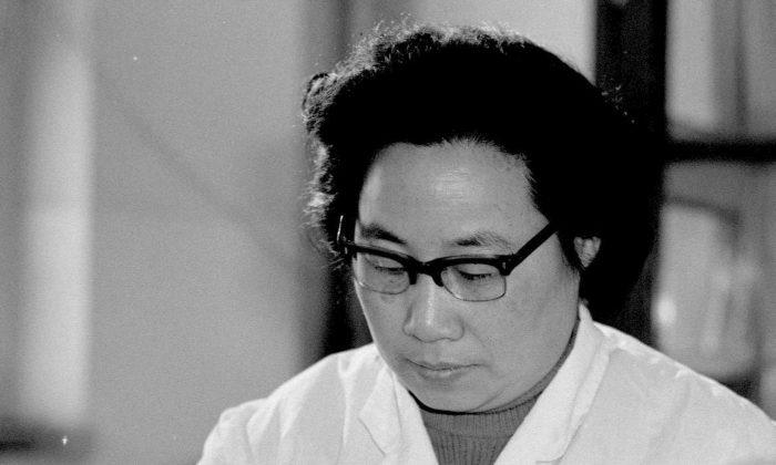 Chinese Scientist Tu Youyou Wins Nobel Prize in Science