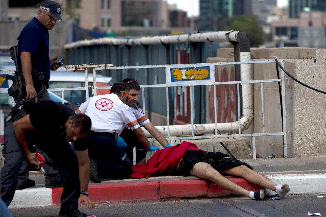 Amid New Attacks, Israel Bars Ministers From Jerusalem Site