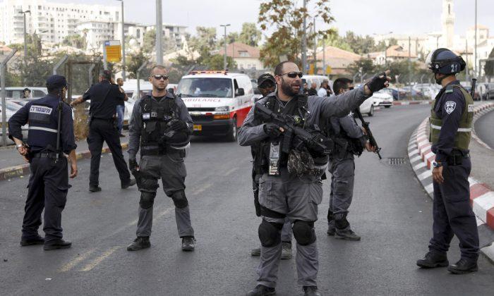 Israeli Man Uses A Martial Arts Weapon to Take Down a Palestinian Terrorist