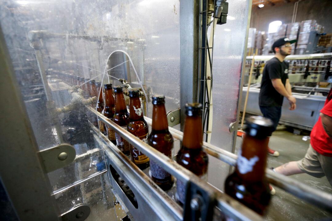 World’s Biggest Beer Makers Agree to Join Forces