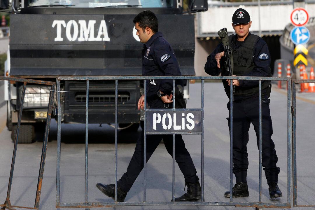 Scuffles Break Out as Police Hold Back Turkish Mourners