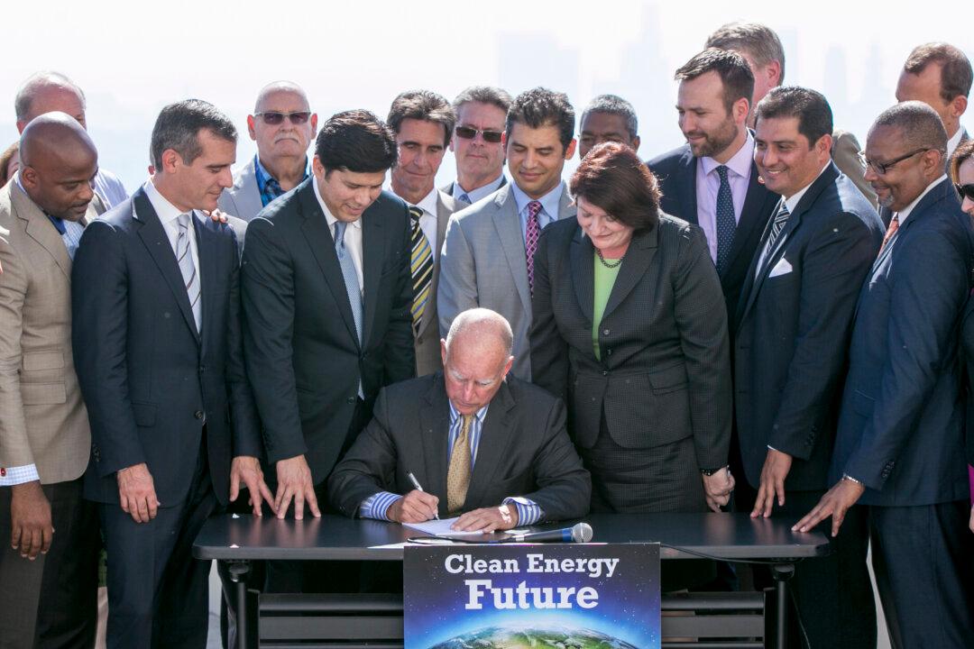 Senate Raises Employees’ Pay Year After Layoffs