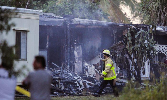 Small Plane Crashes Into Mobile Homes; 2 Catch Fire