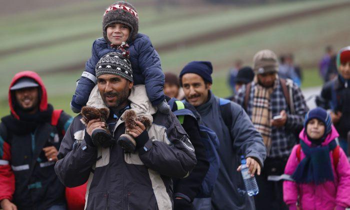 Thousands of Migrants Surge Into Slovenia in New Route