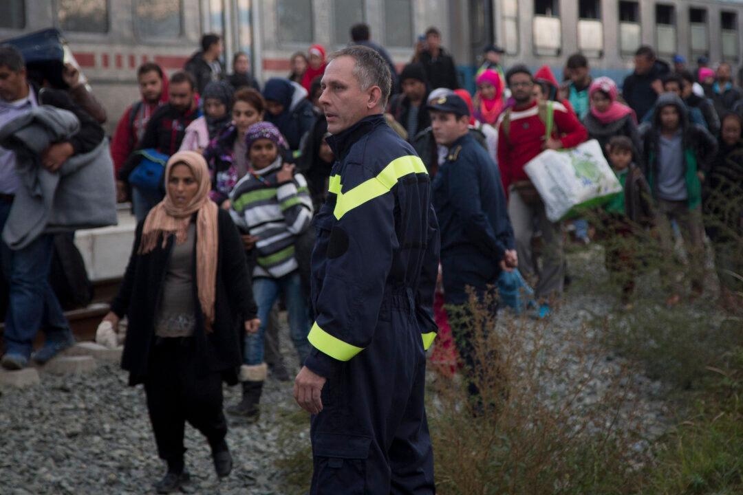 Hungary to Close Border With Croatia to Migrants Overnight