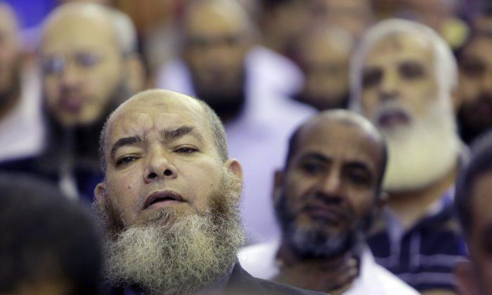 In Egypt Vote, Ultraconservative Islamists Try Balancing Act