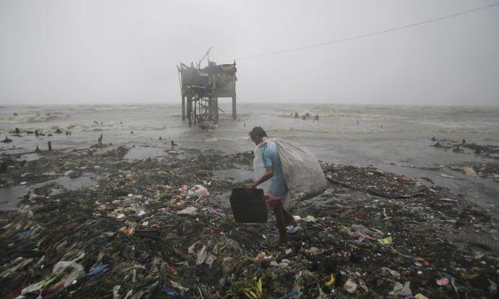 Typhoon Leaves 2 Dead, 16,000 Displaced in Philippines