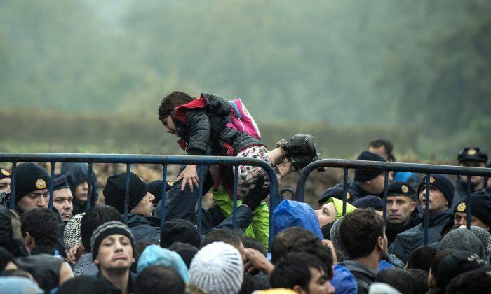 Thousands Rush Across as Croatia Opens Border With Serbia