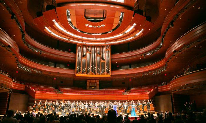 Evocative Shen Yun Symphony Orchestra Performance Wows Philadelphia