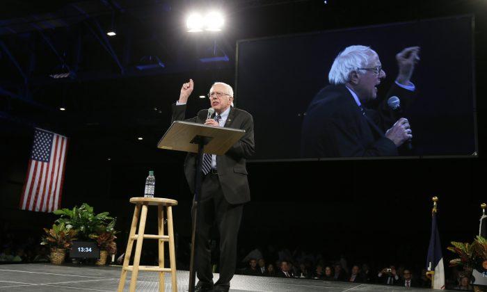 Sanders, Clinton Set Tone for Leadoff Presidential Caucuses