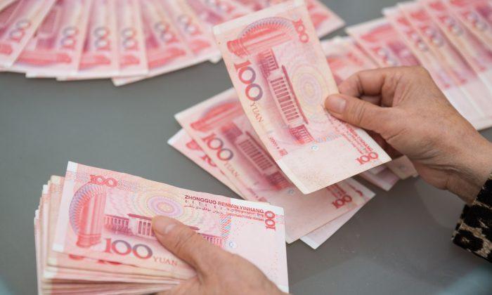 China’s Offshore Yuan Spread Heightens Expectations of Further Currency Devaluation