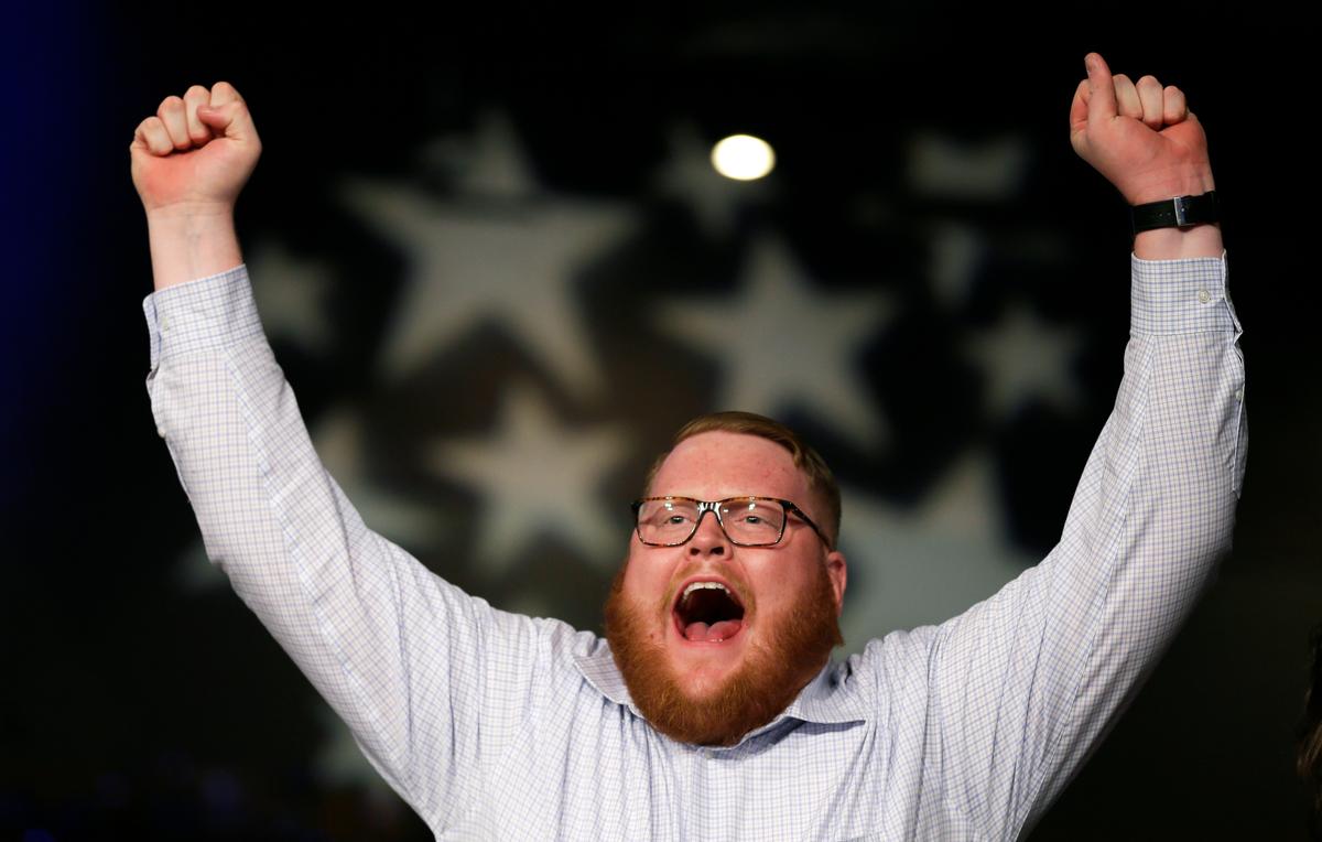 Democratic, GOP Races Tight as Iowa Kicks Off 2016 Voting