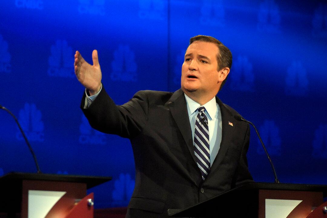 Cruz Taps Evangelicals, Tea Partiers to Fuel Campaign