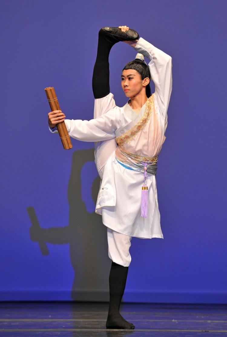 Tony Xue's dance performance "Junior Han Xin," an homage to the great historical Chinese general, earned him a share of first prize in the Junior Male division of New Tang Dynasty Television’s 2009 International Classical Chinese Dance Competition. (Edward Dai/ The Epoch Times)