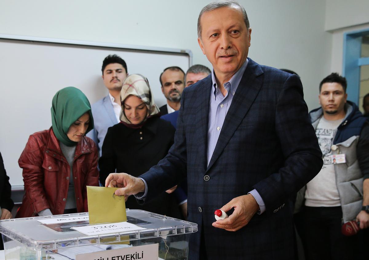 Turks Vote as Ruling Party Seeks to Claw Back a Majority