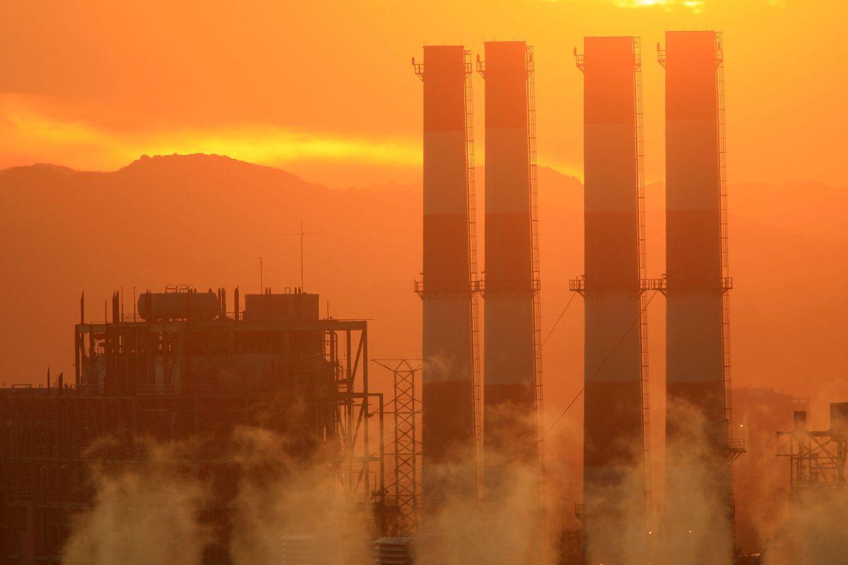 The Department of Water and Power (DWP) San Fernando Valley Generating Station in Sun Valley, Calif., on Dec. 8, 2008. (David McNew/Getty Images)