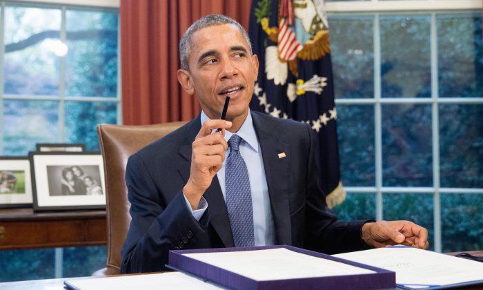 Obama Signs 2-Year Budget, Debt Deal Before Default Deadline