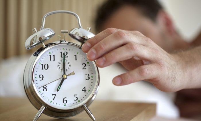 The Great Snooze Debate: What Science Says About Your Morning Wake-Up Habit