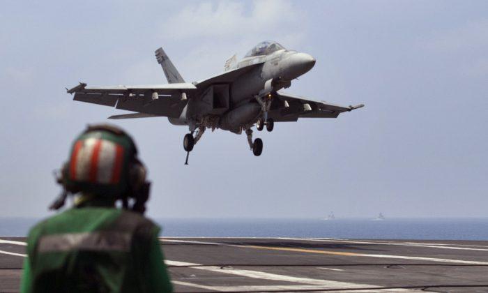 US Naval Training Aircraft Crashes in Texas, No Injuries Reported