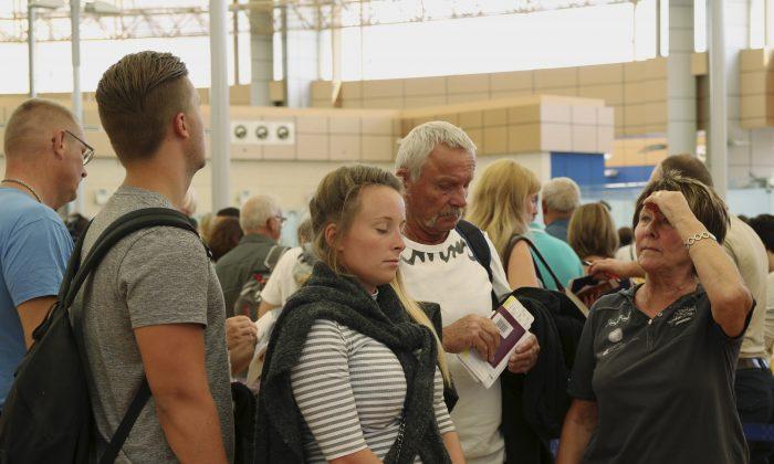 Stranded British Tourists Anxious to Leave Egyptian Resort