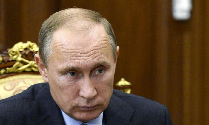 Metrojet Crash Cause Still Unclear but Could Benefit Putin