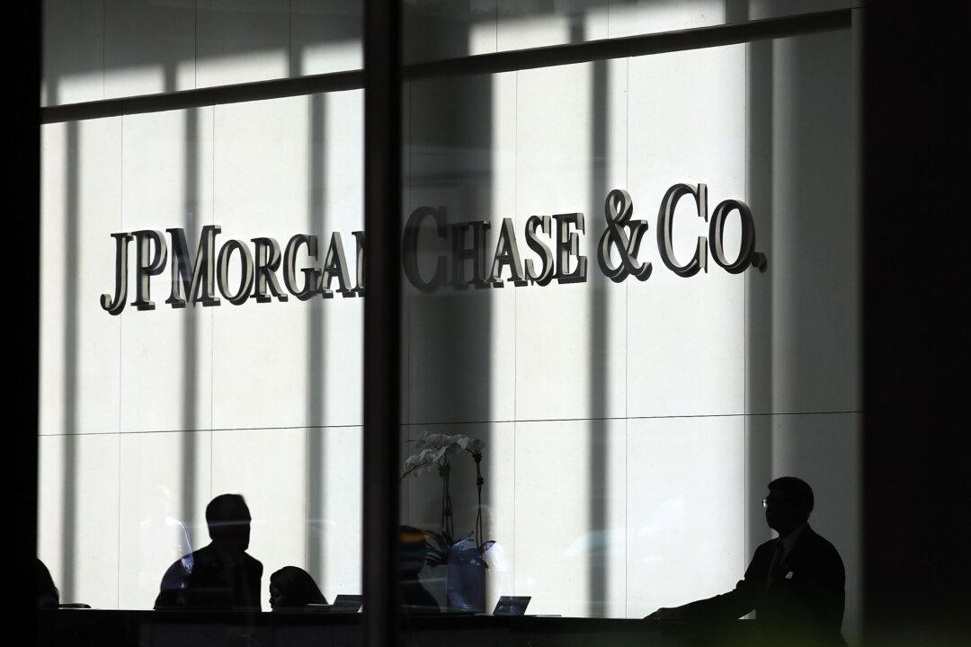 Trump Praises JP Morgan Chase for Telling Workers to Return to Office
