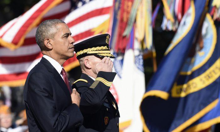 Obama Visits Arlington National Cemetery to Honor Veterans