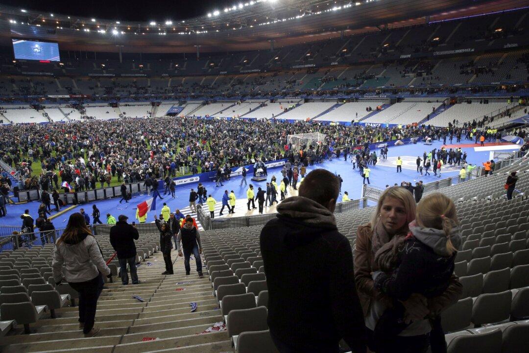 US Official Suggests al-Qaeda Behind Paris Attacks Report Says