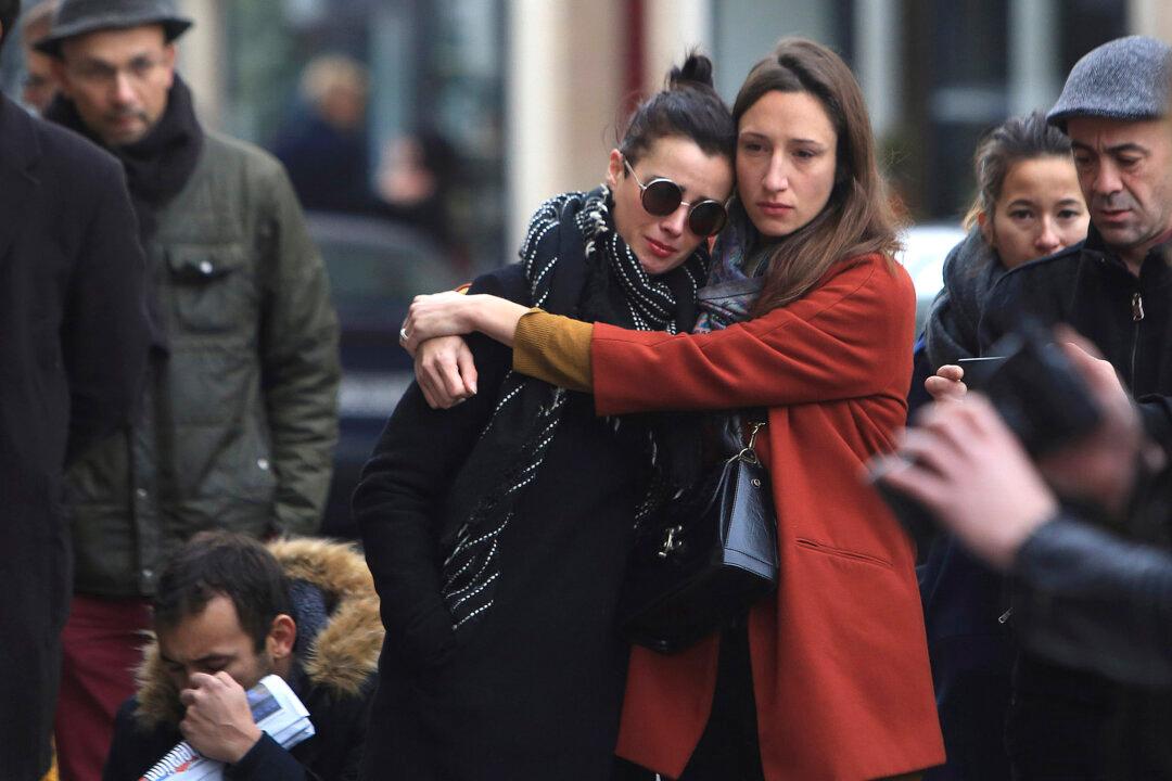 Paris Terror Attack Live Updates: Bomb Explosions, Shootings Leave Over 100 People Dead