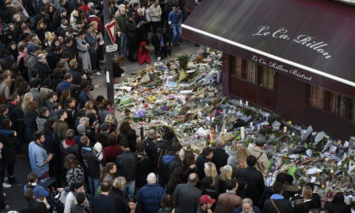 Reactions to Paris Attacks Clash on Whether to Accept Syrian Refugees