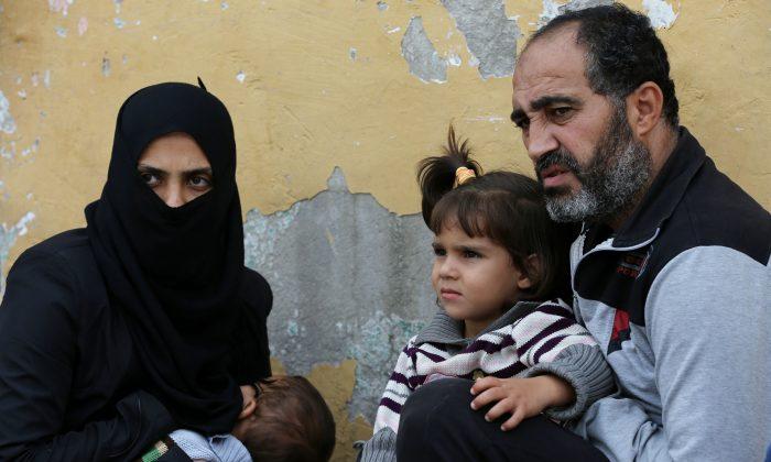 16 US States Are Refusing to Accept Syrian Refugees After Paris Terror Attack