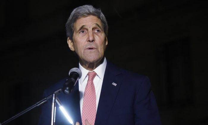 Kerry in Paris to Show US Support for France After Attacks