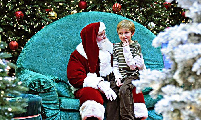 Fee for Kids to Sit on Santa’s Lap at New Jersey Mall Leaves Parents Fuming
