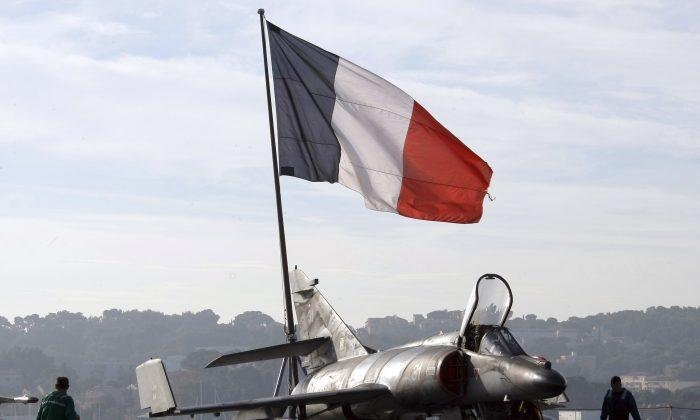 French Carrier Charles de Gaulle Launches First Missions Against ISIS in Iraq and Syria