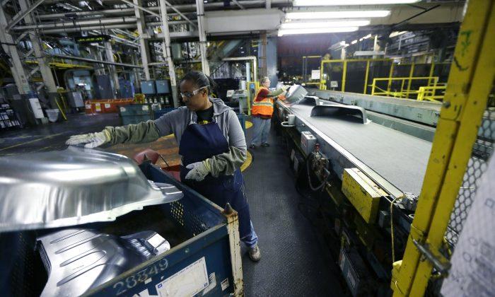 Ford Workers Narrowly Approve New Contract With UAW