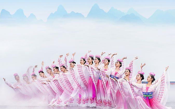 Shen Yun Showcases Finesse of Classical Chinese Dance 