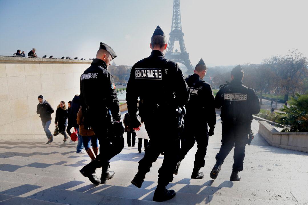 Man Attacks Soldiers Guarding French Mosque With His Car