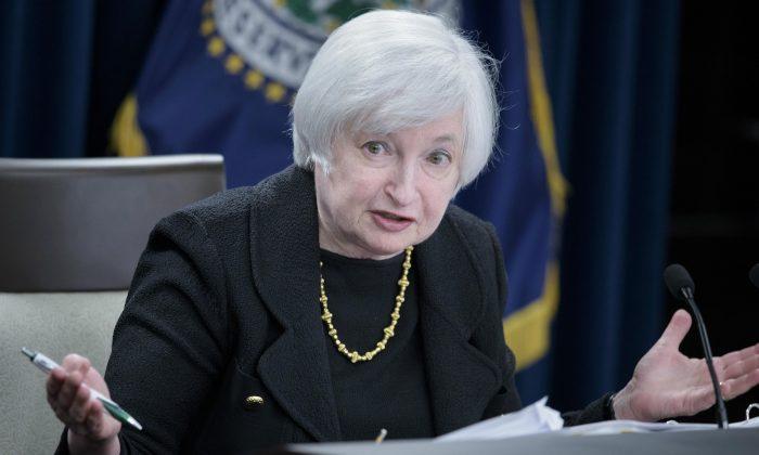 Fed Chair Yellen Defends Low-Rate Policies