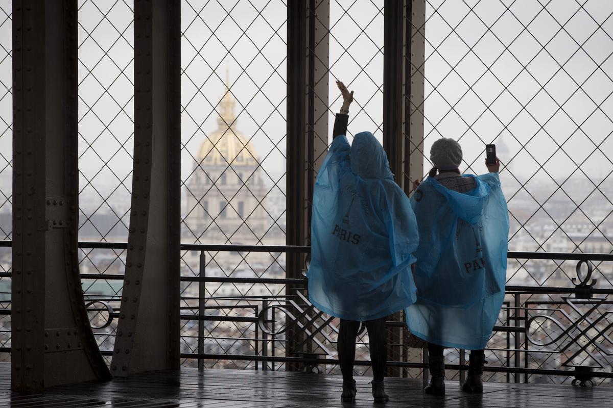 Paris Tourism Slumps in Wake of Attacks