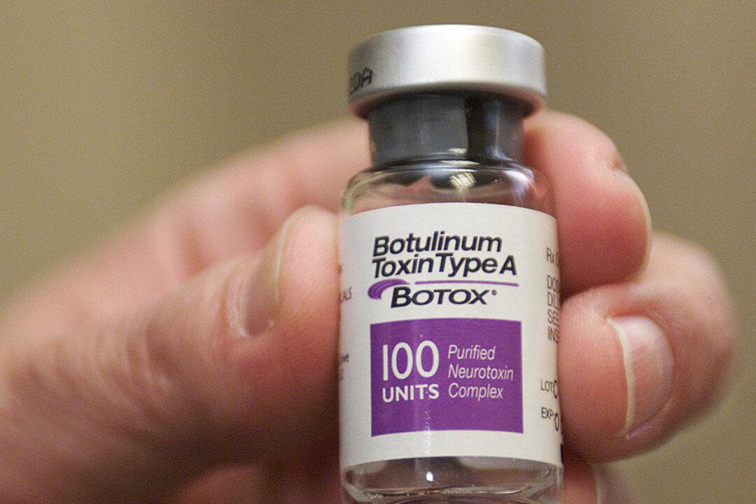 Ex-Con Guilty of Impersonating Doctor Attempts to Start 2nd Fake Botox Business