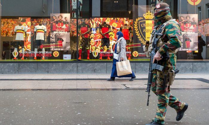 Belgium: Manhunt Ongoing for Paris Suspects, Brussels Schools Reopen