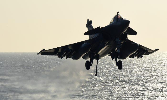 French Lawmakers Vote to Extend Airstrikes Against ISIS